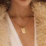 گردنبند با پلاک اسم حک شده